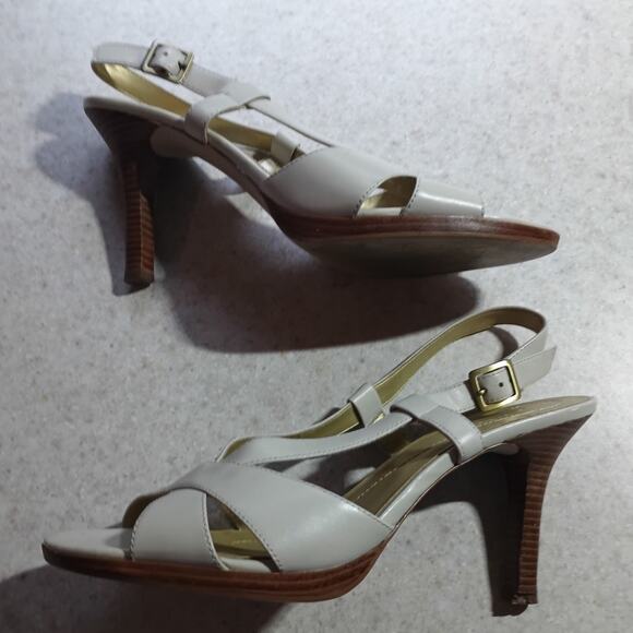 Nine West Bellonao Leather Slingback Heels Sz 10.5 Neutral Minimalist Classic - Picture 6 of 8